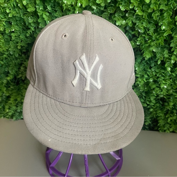 New Era Yankees 59Fifty Grey Basic Snapback Cap 7 1/4 - Picture 4 of 16